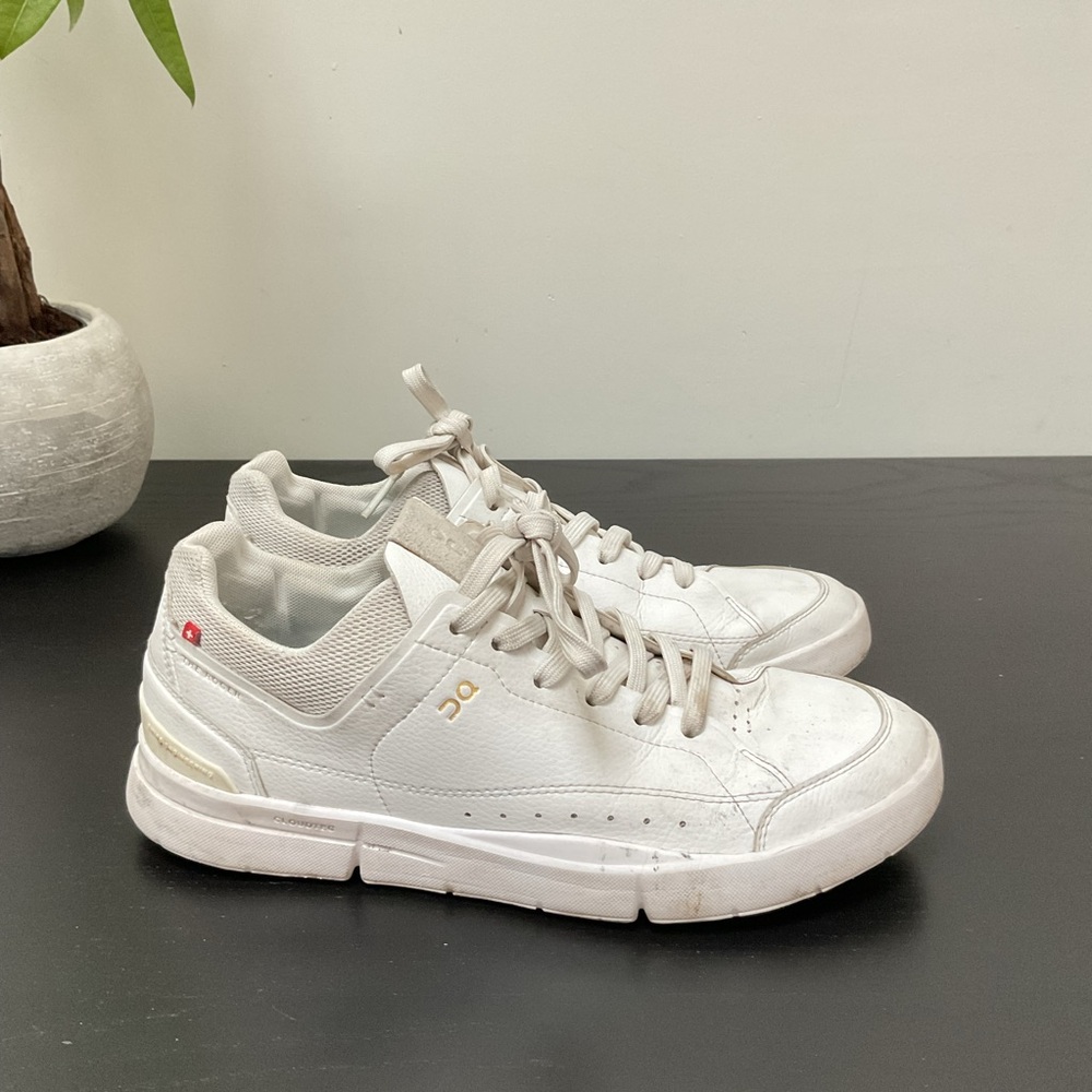 On The Roger Centre Court White Sneakers Women’s Size 9.5